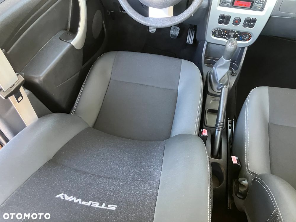 Dacia Sandero Stepway 1.6 - 32