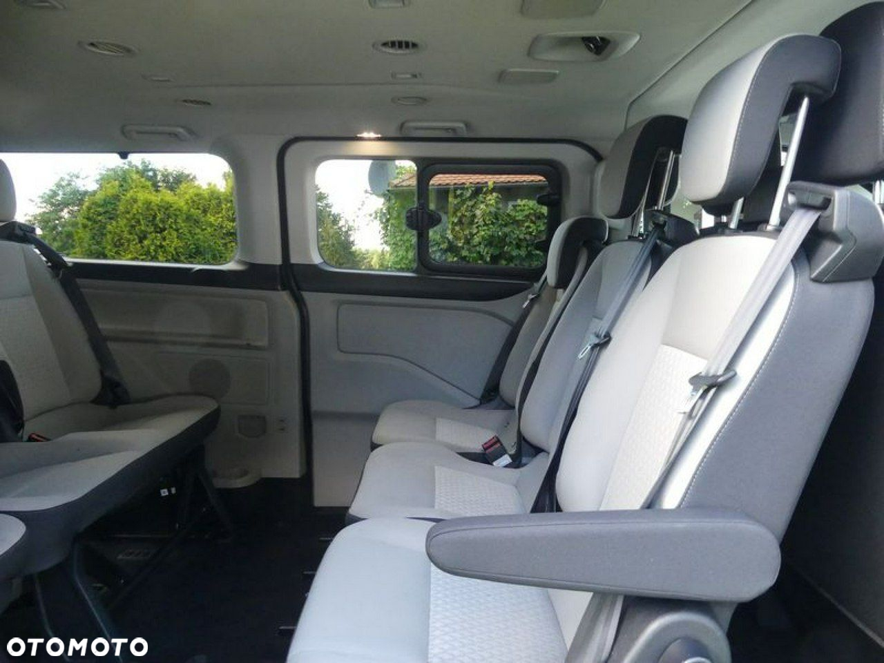 Ford Tourneo Custom - 11