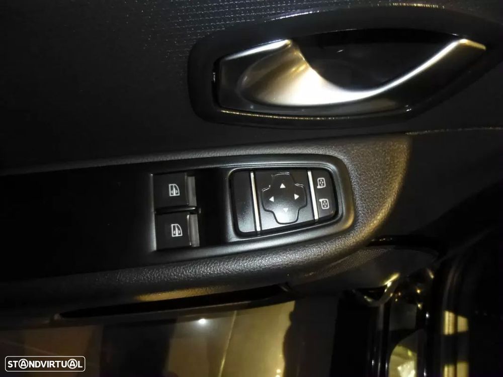 Renault Clio 0.9 TCe Limited Bi-Fuel - 17