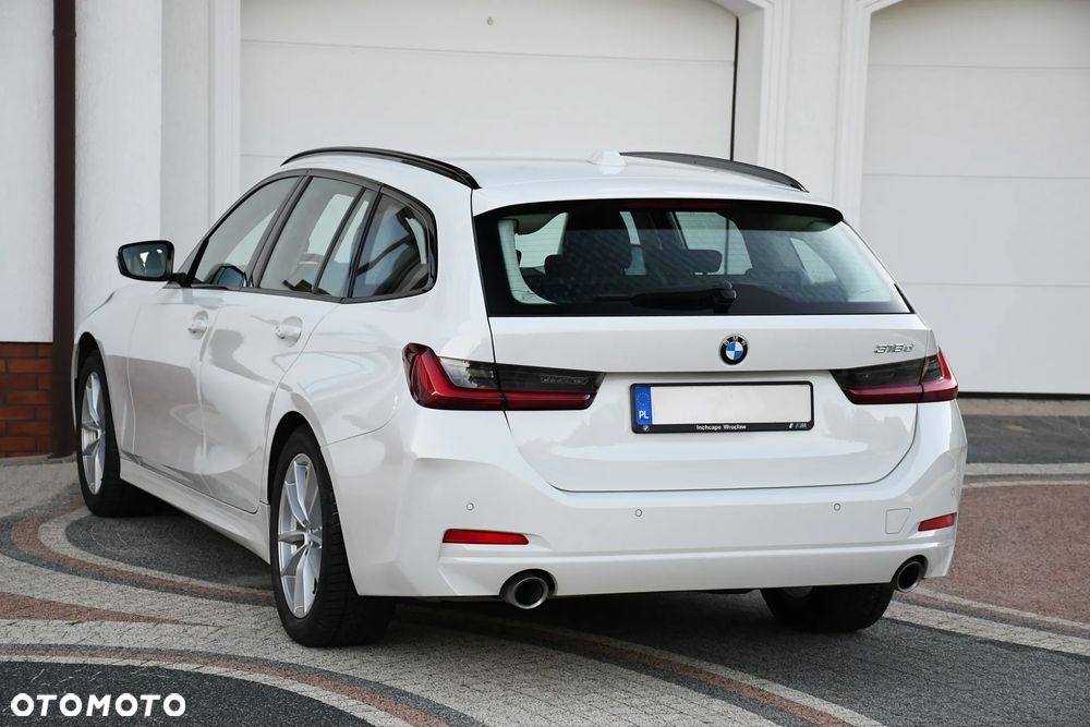 BMW Seria 3 318d mHEV - 12
