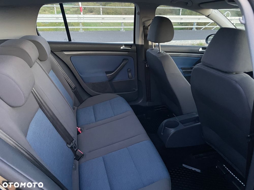 Volkswagen Golf - 6