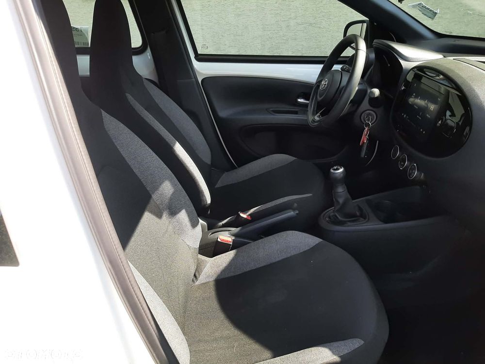 Toyota Aygo X Business Edition - 17