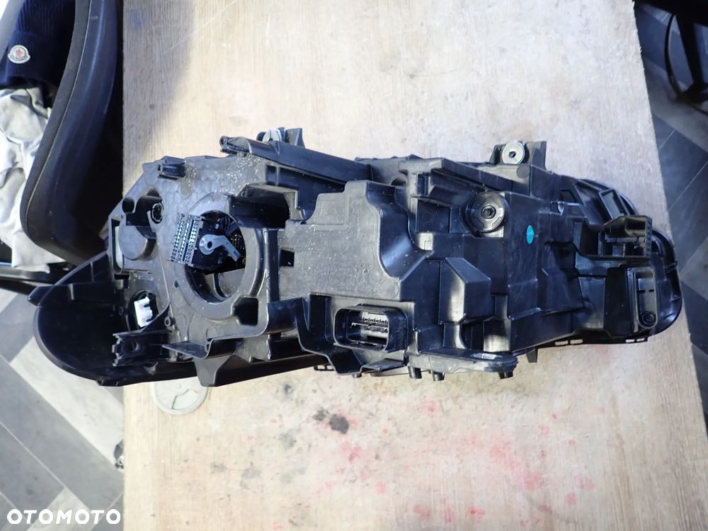 BMW X1 F48 LIFT LCI LAMPA PRAWY PRZÓD LED 5A01172 - 5
