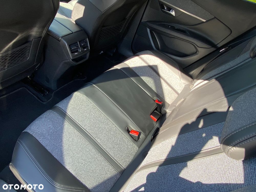 Peugeot 3008 1.5 BlueHDi Allure S&S - 27
