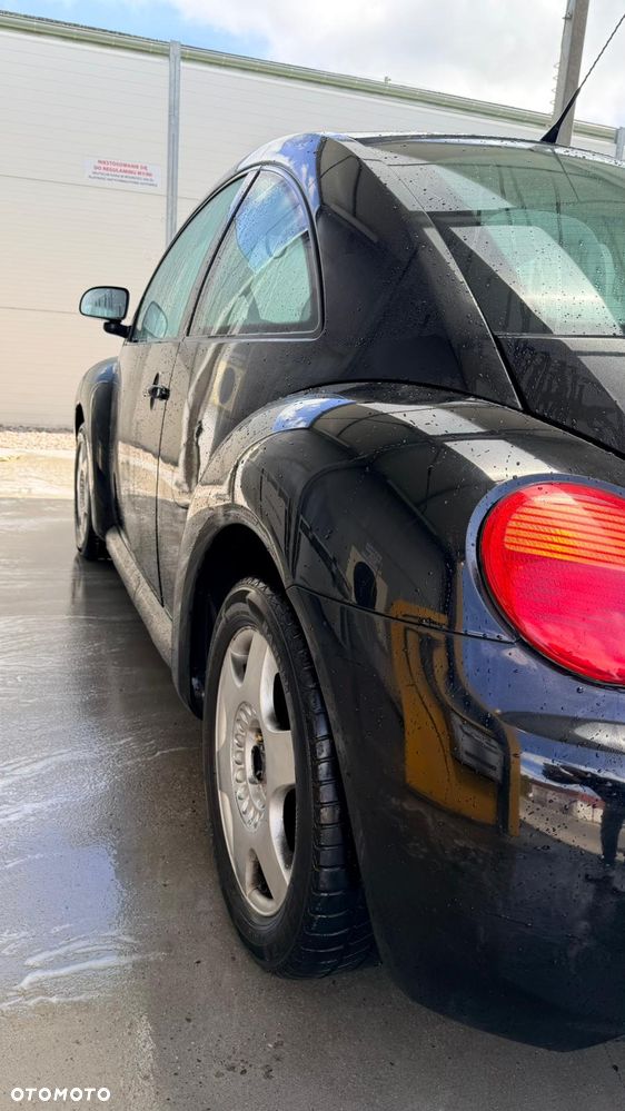 Volkswagen New Beetle - 2