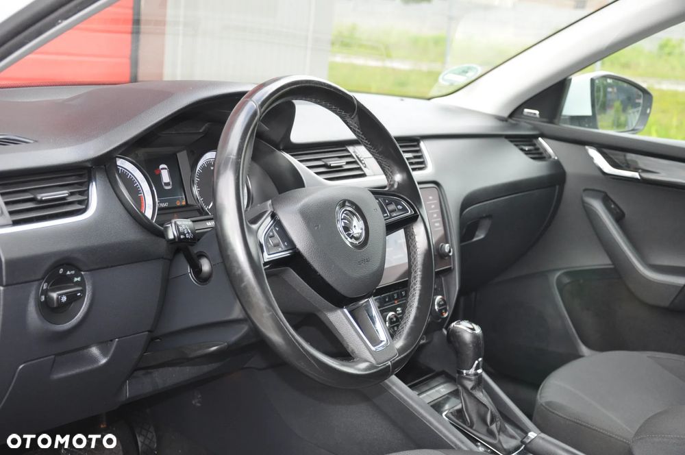 Skoda Octavia 2.0 TDI Edition DSG - 25