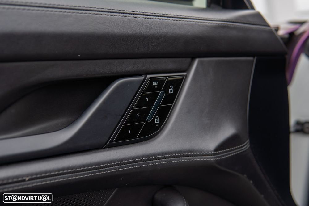 Porsche Taycan 4S - 10