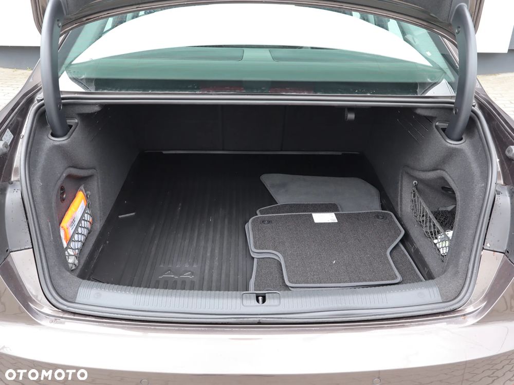 Audi A4 Limousine 40 TFSI Sport S tronic - 16