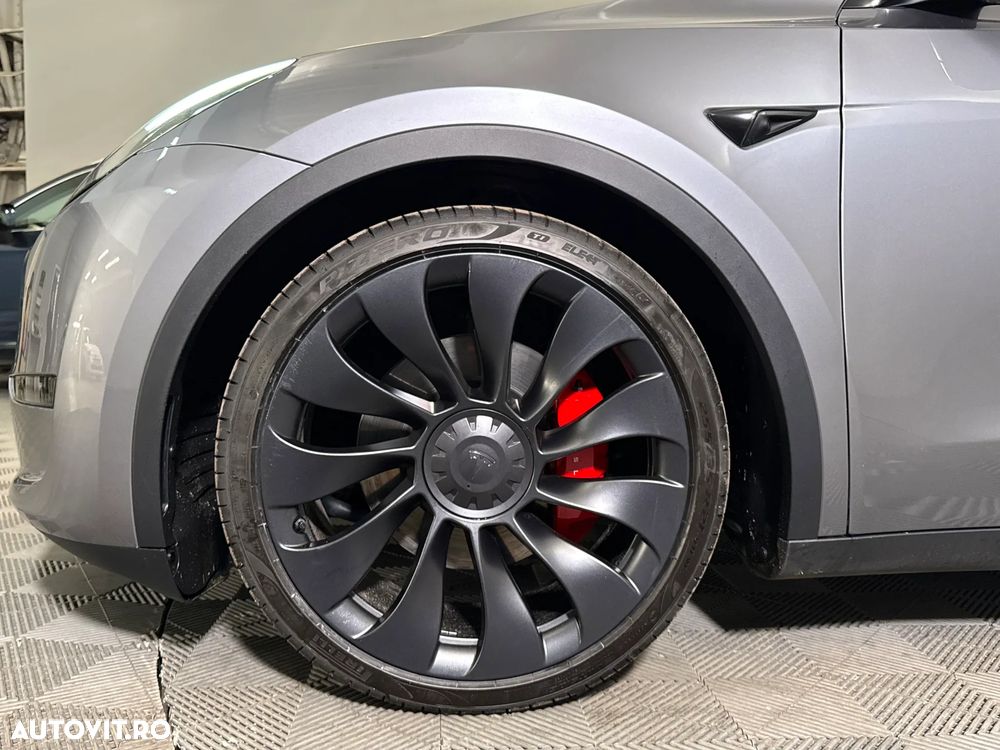 Tesla Model Y Performance - 13
