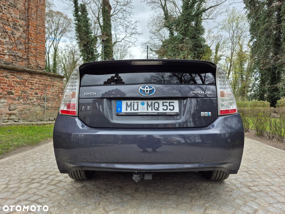 Toyota Prius (Hybrid) Executive - 6