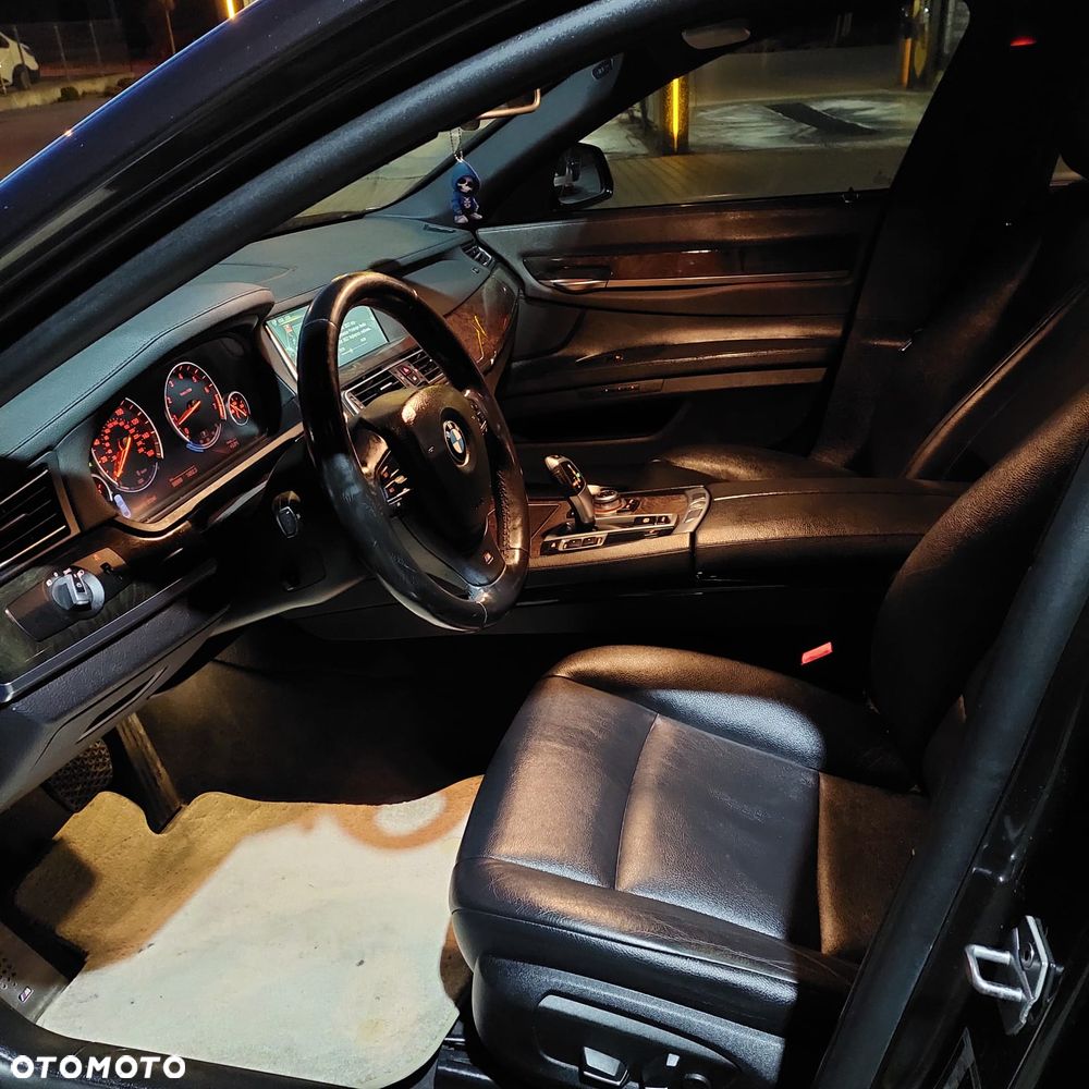 BMW Seria 7 740Li - 34