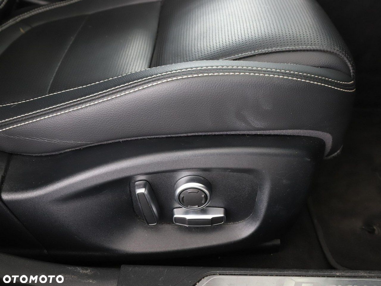 Jaguar XE 2.0 D180 AWD R-Dynamic SE - 40