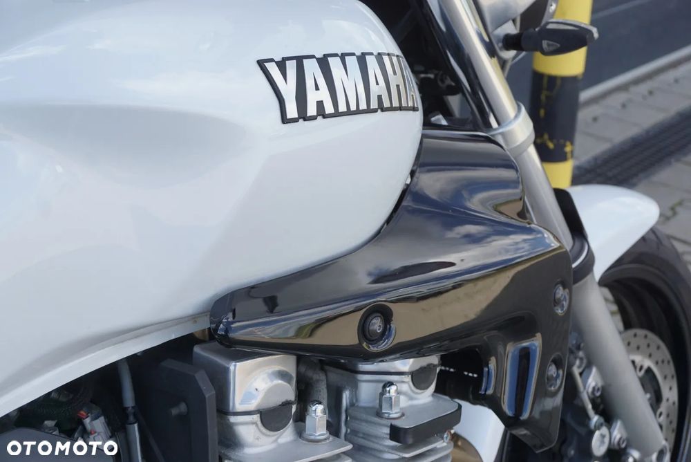 Yamaha XJR - 9