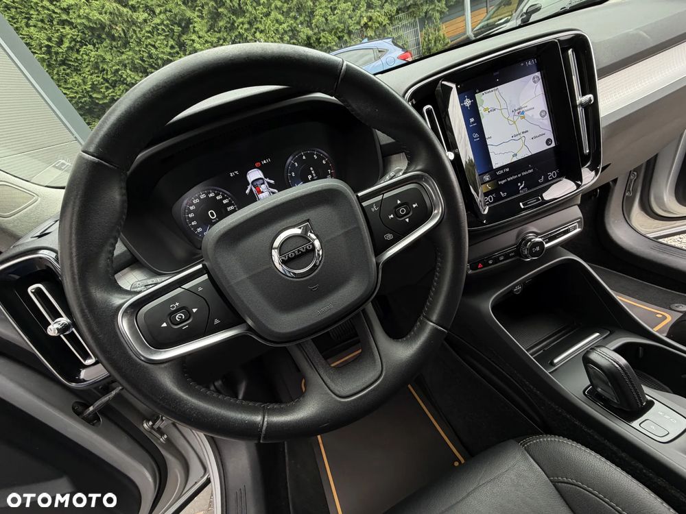 Volvo XC 40 T4 Geartronic Momentum Pro - 30
