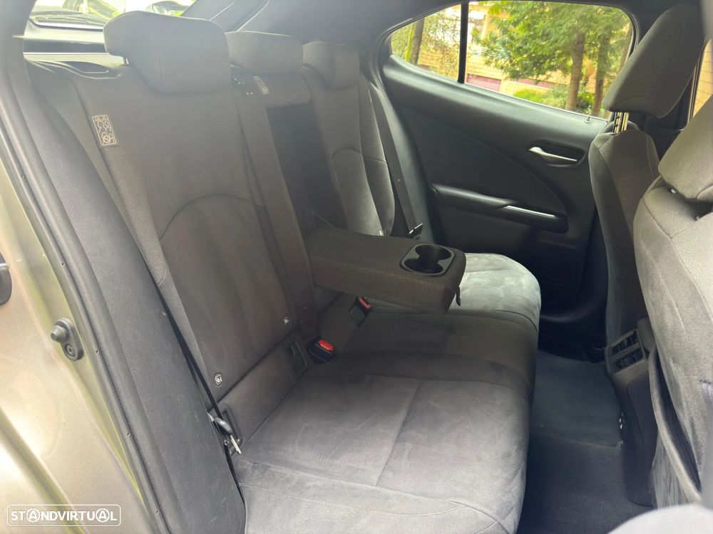 Lexus UX 250h Business - 13