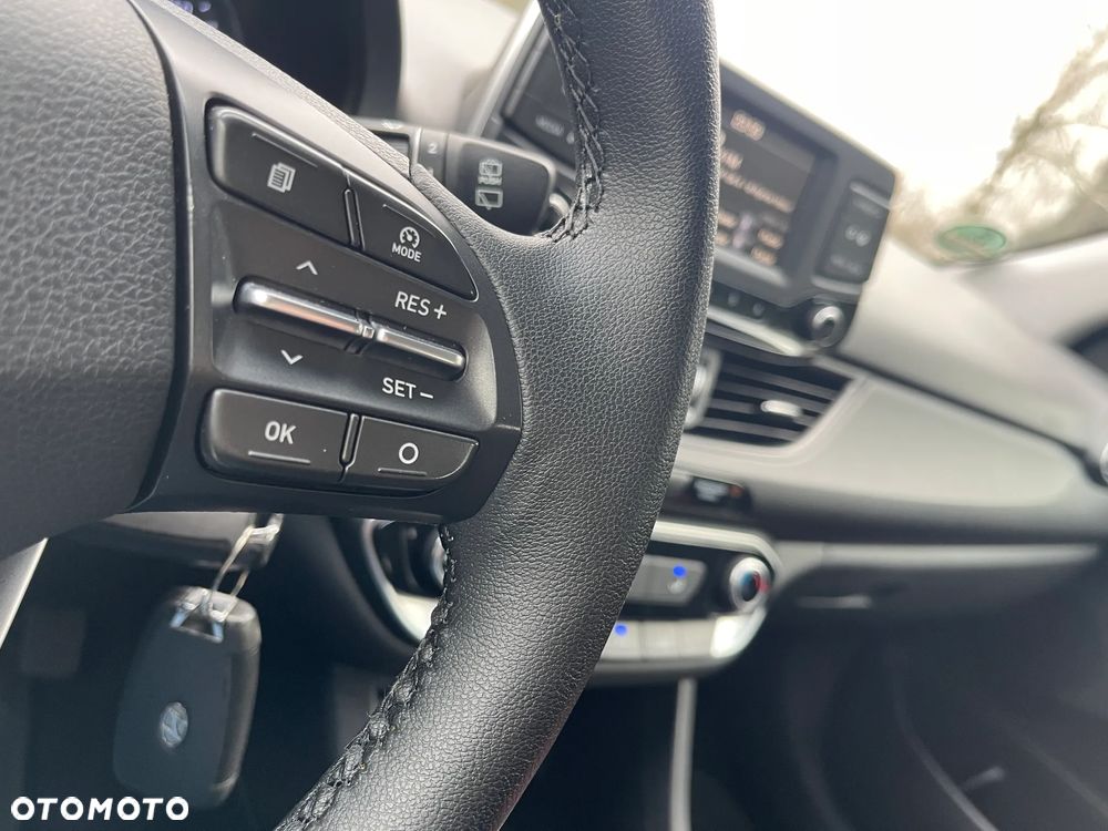 Hyundai i30 1.6 CRDi Fifa World Cup Edition - 11