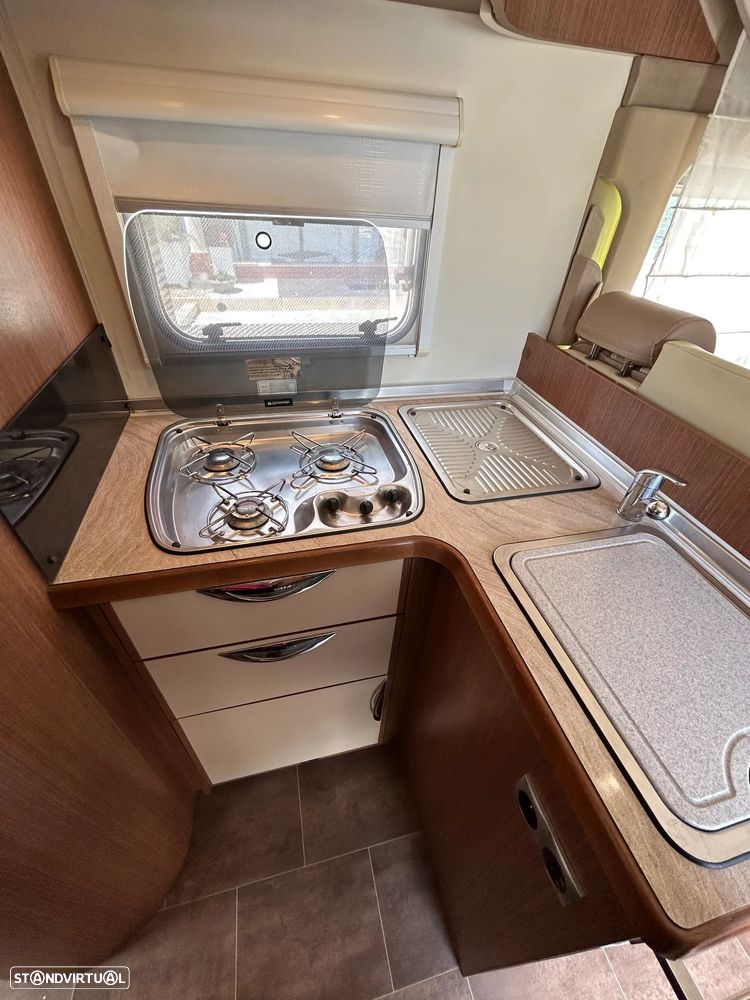 Burstner Ixeo PLUS IT 724 CAMA CENTRAL - 27