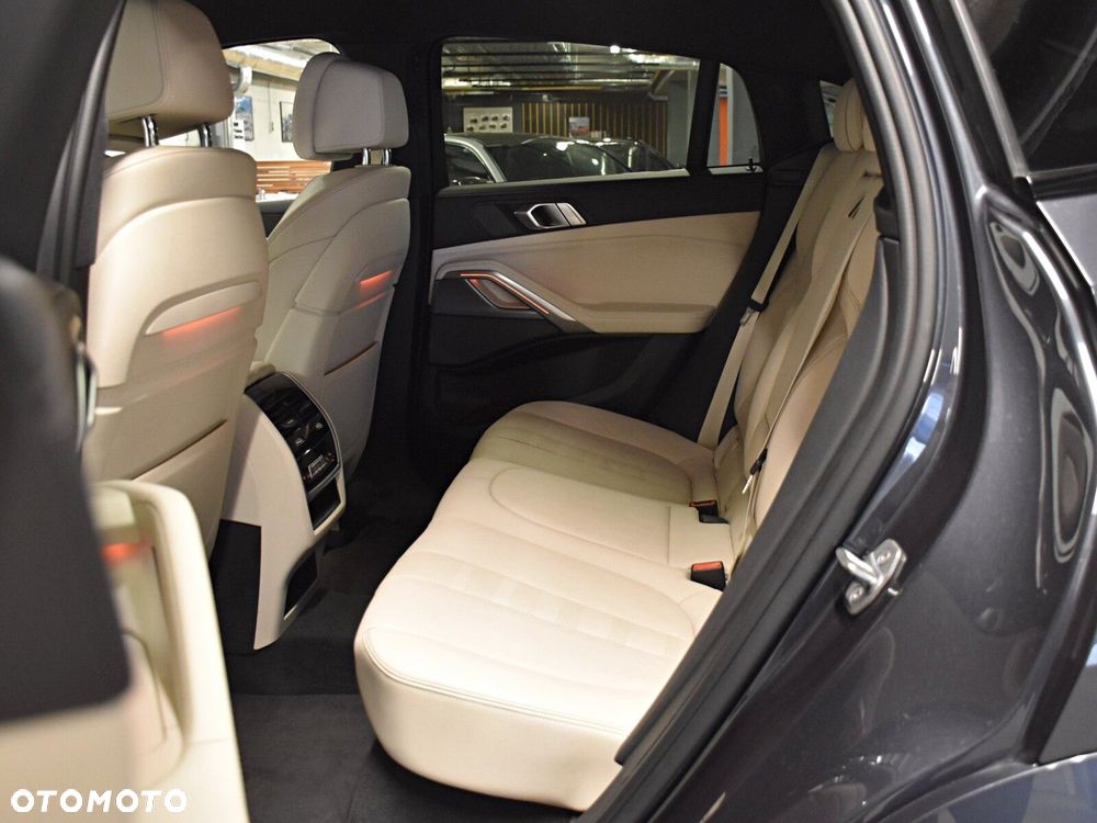 BMW X6 xDrive40i - 14