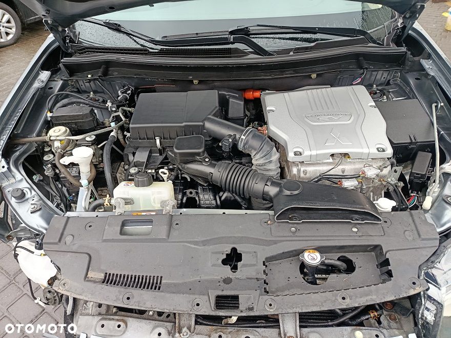 Mitsubishi Outlander - 9