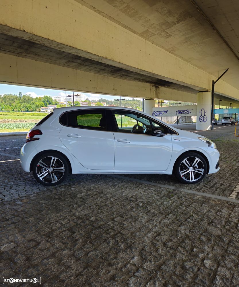 Peugeot 208 1.2 PureTech GT Line - 5