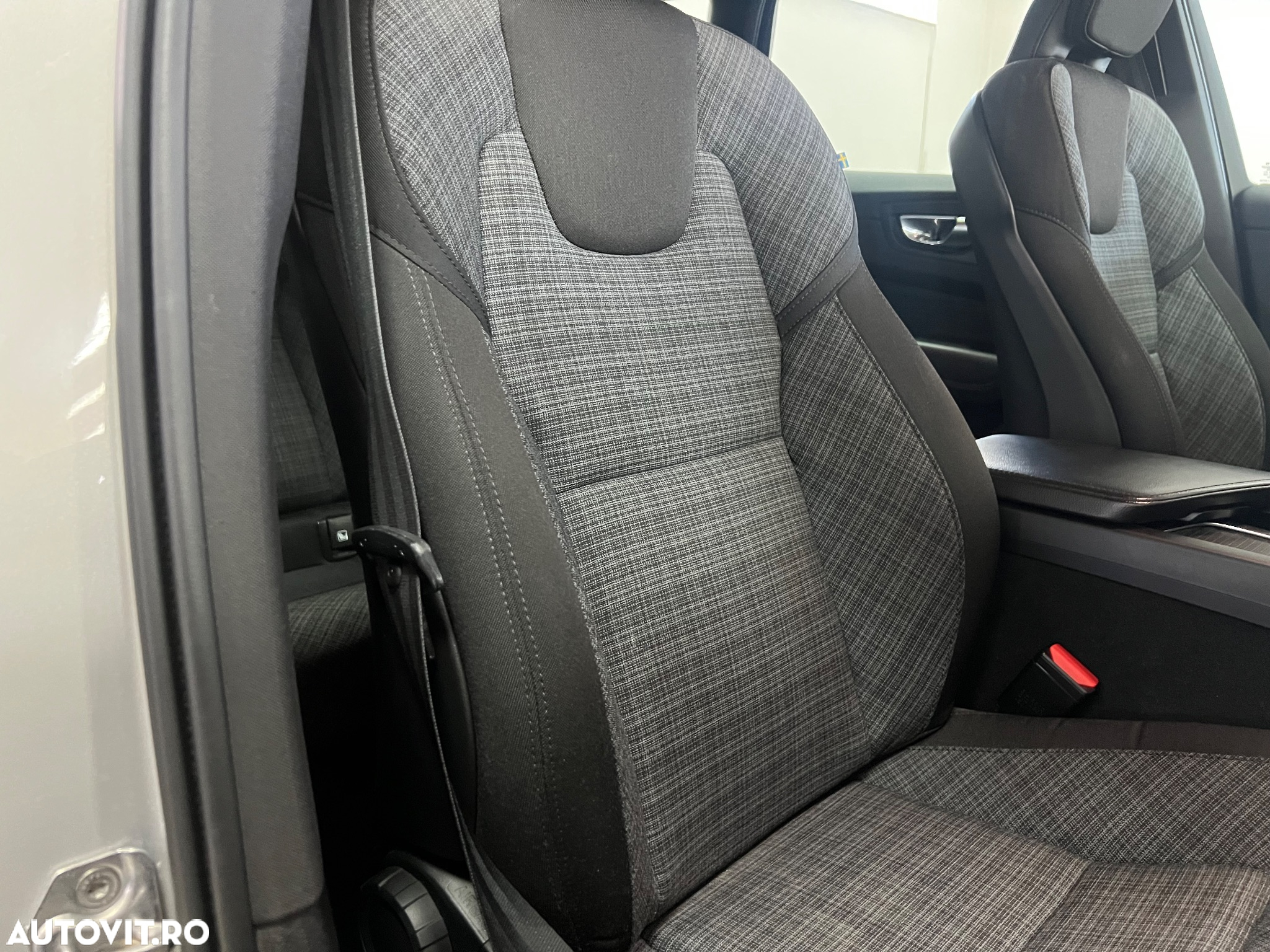 Volvo XC 60 B4 D AWD Geartronic Momentum Pro - 15