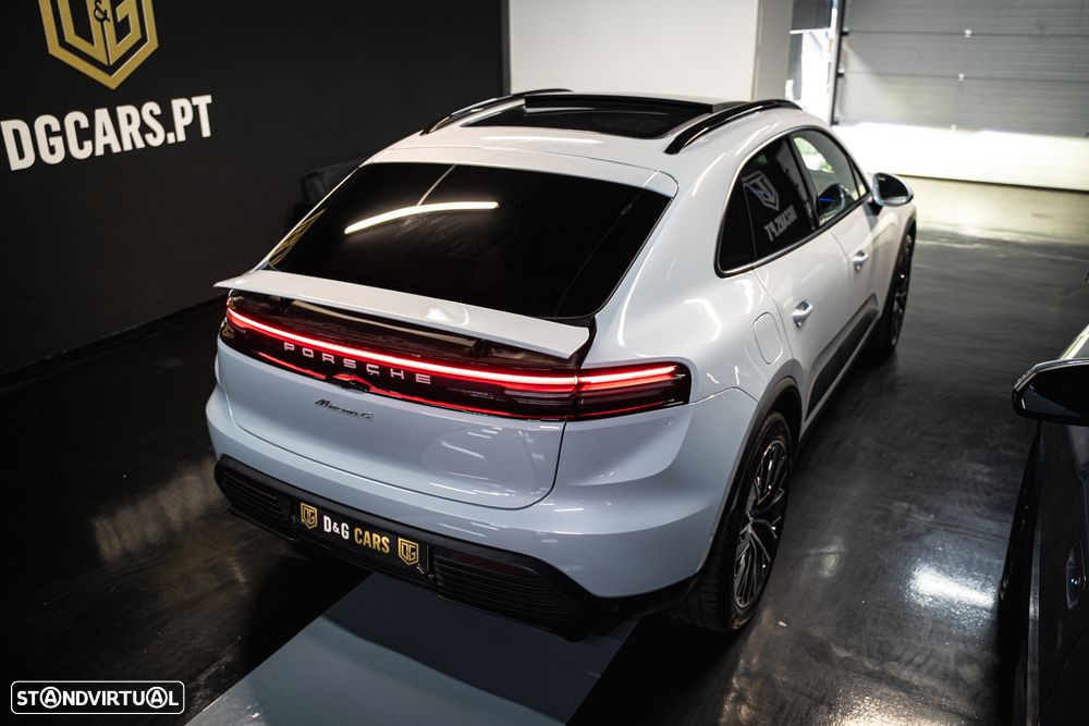 Porsche Macan Electric 4 - 32