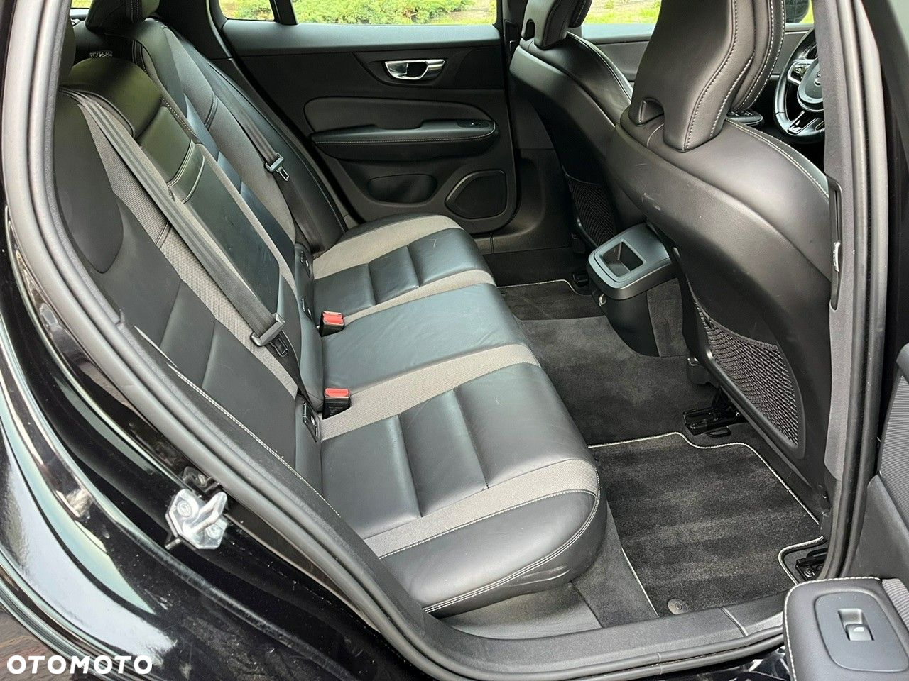 Volvo V60 T4 R-Design - 17