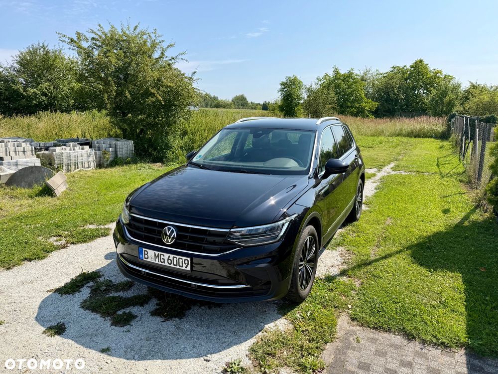 Volkswagen Tiguan - 1