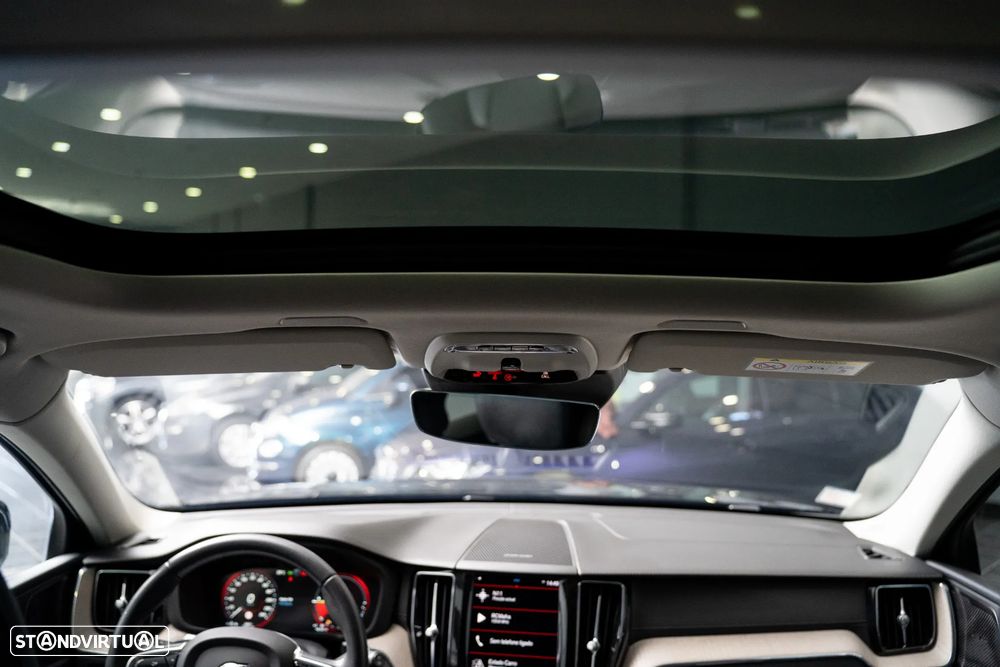 Volvo XC 60 2.0 T8 PHEV Momentum Plus AWD - 30