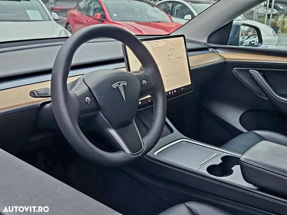 Tesla Model Y Long Range Dual Motor AWD - 14