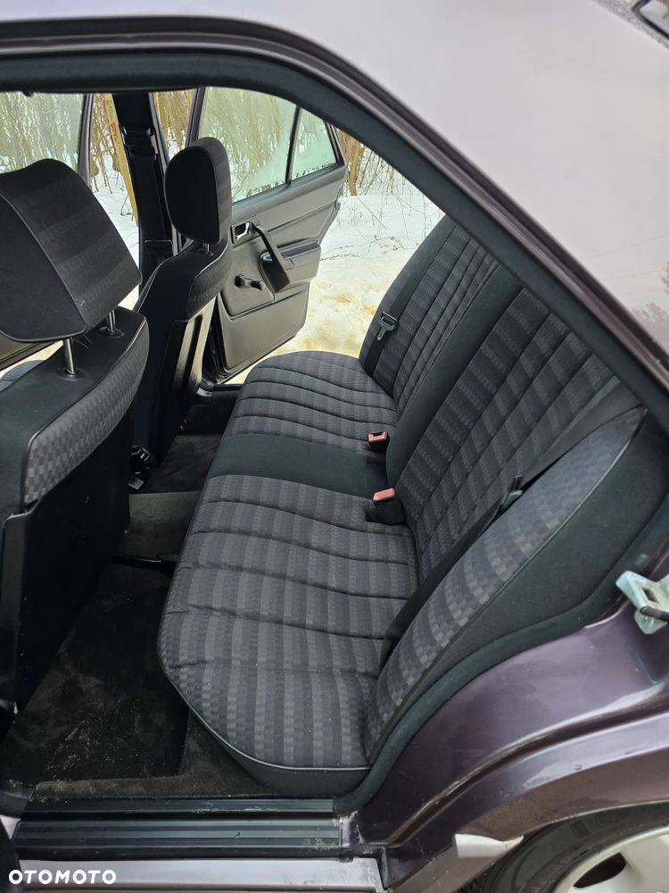 Mercedes-Benz W201 (190) - 21