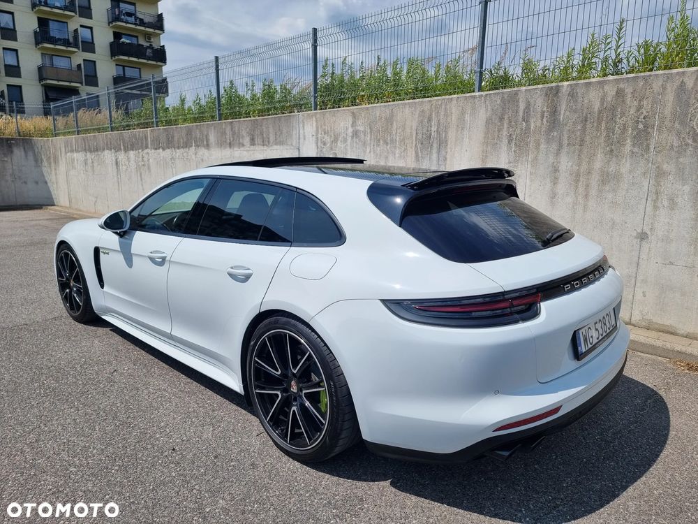 Porsche Panamera 4 e-Hybrid Sport Turismo - 3
