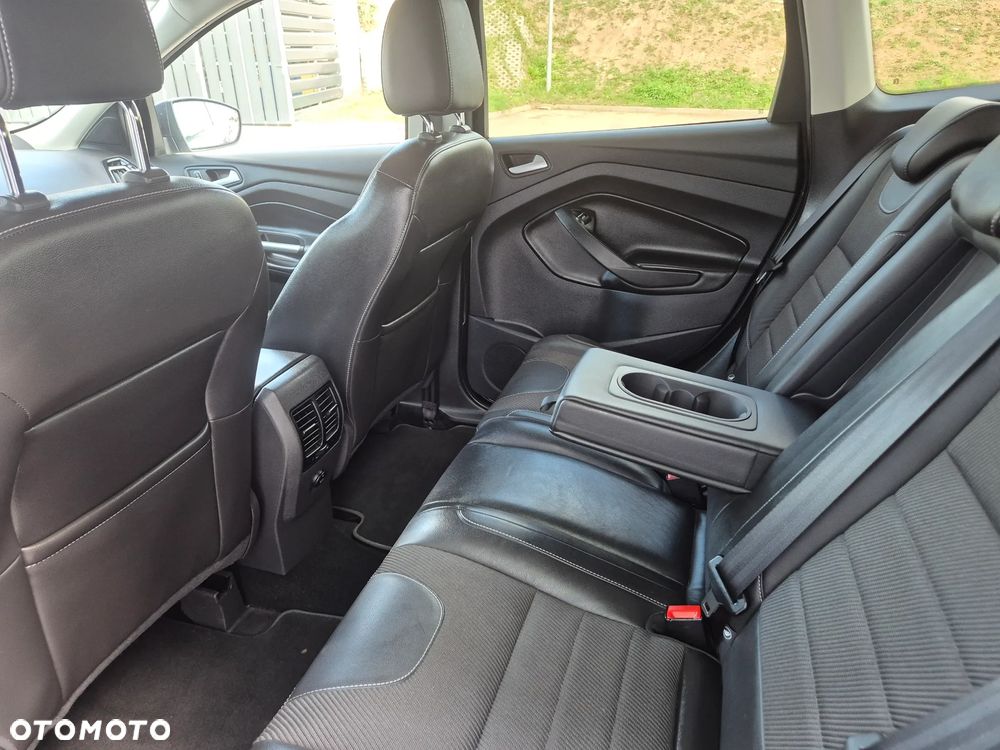 Ford Kuga 2.0 TDCi 2x4 Titanium - 19