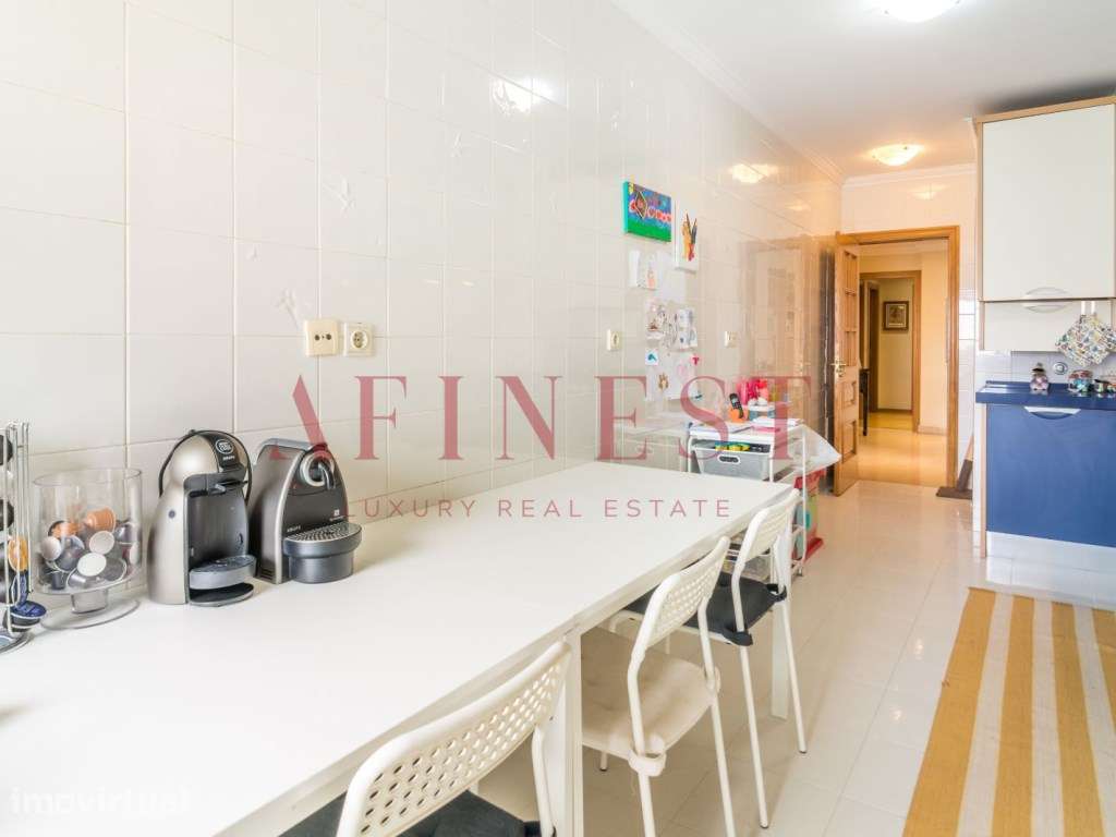 APARTAMENTO T3 NOS JARDINS DA PAREDE VOLTADO AO MAR E JARDIM - Grande imagem: 4/22