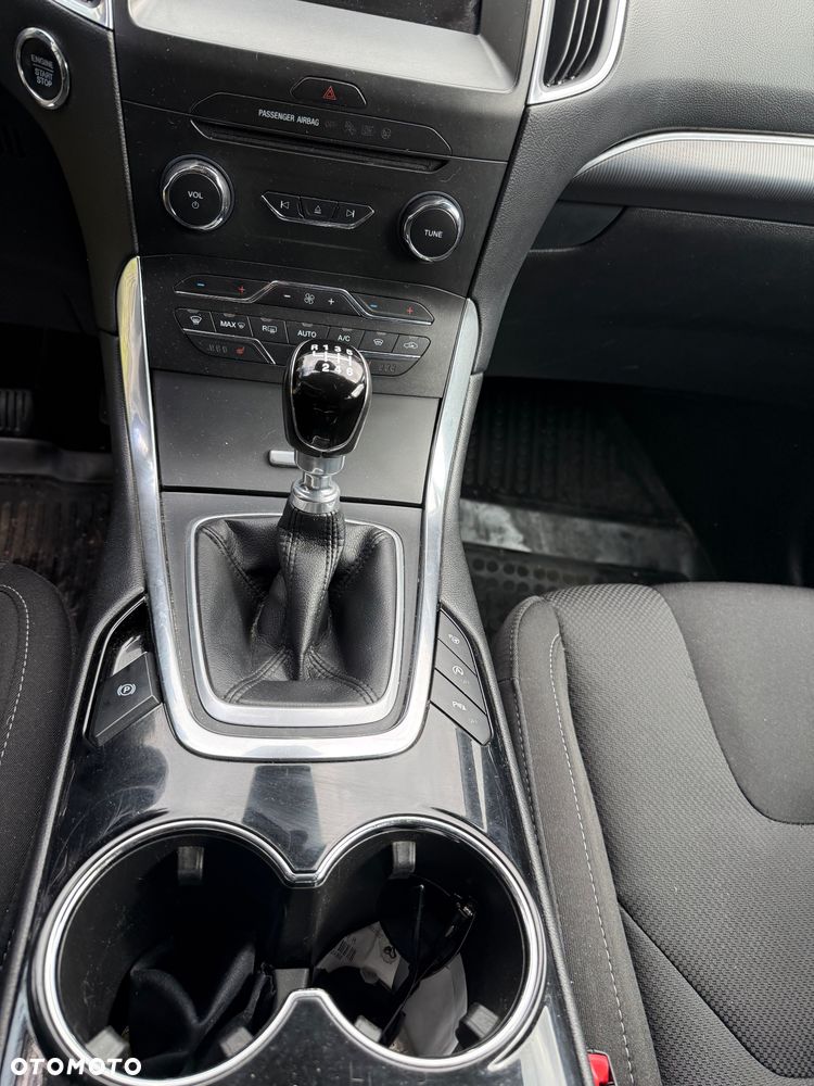 Ford S-Max - 16