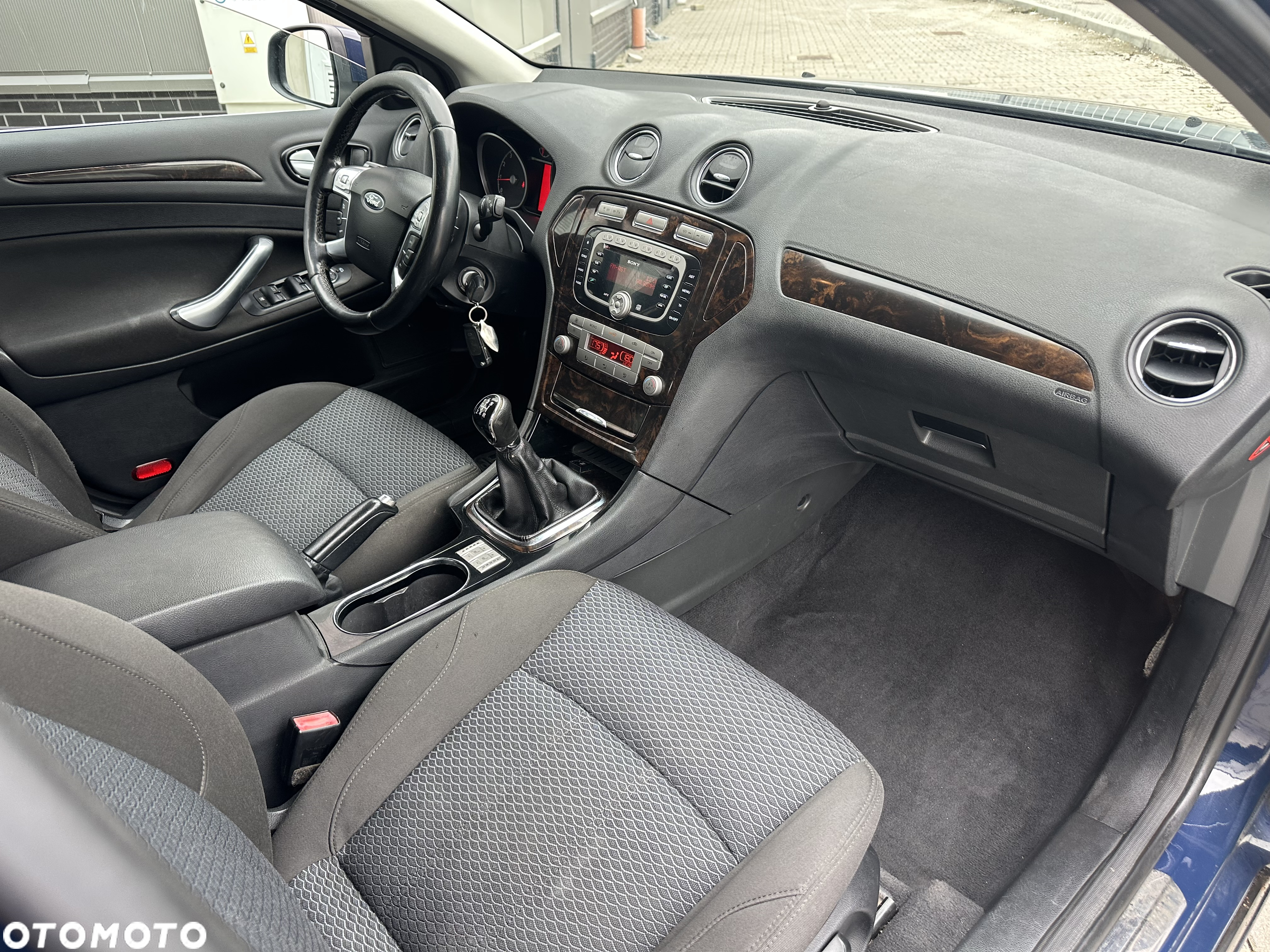 Ford Mondeo 2.0 Ghia - 12