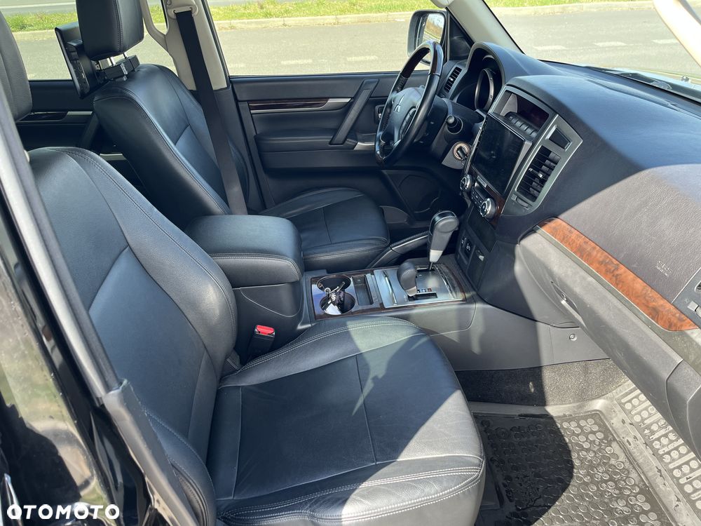 Mitsubishi Pajero - 11