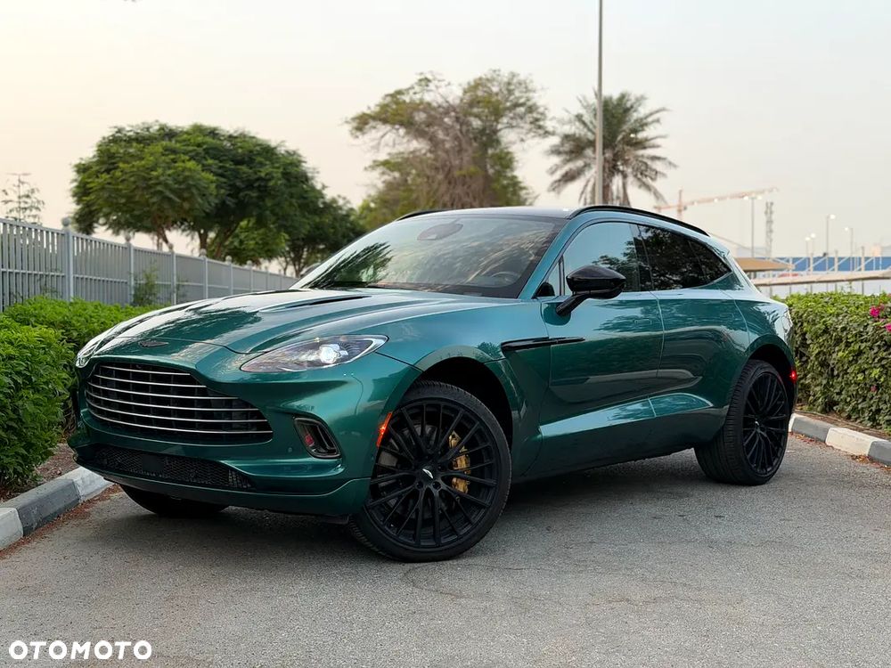 Aston Martin DBX - 5