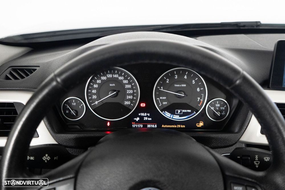 BMW 330 e iPerformance Line Luxury - 24