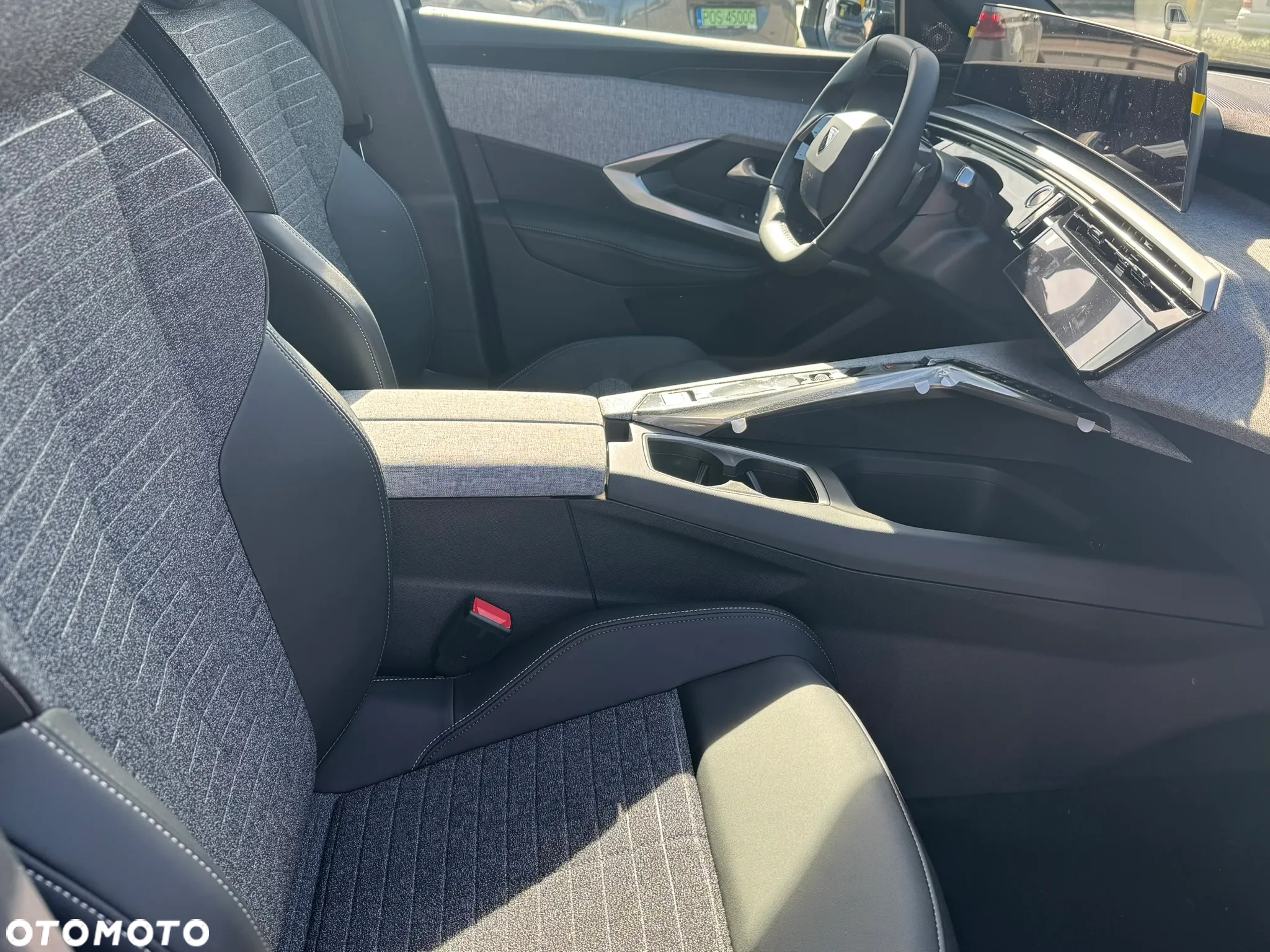 Peugeot 5008 1.2 PureTech mHEV Allure S&S e-DCS6 - 12