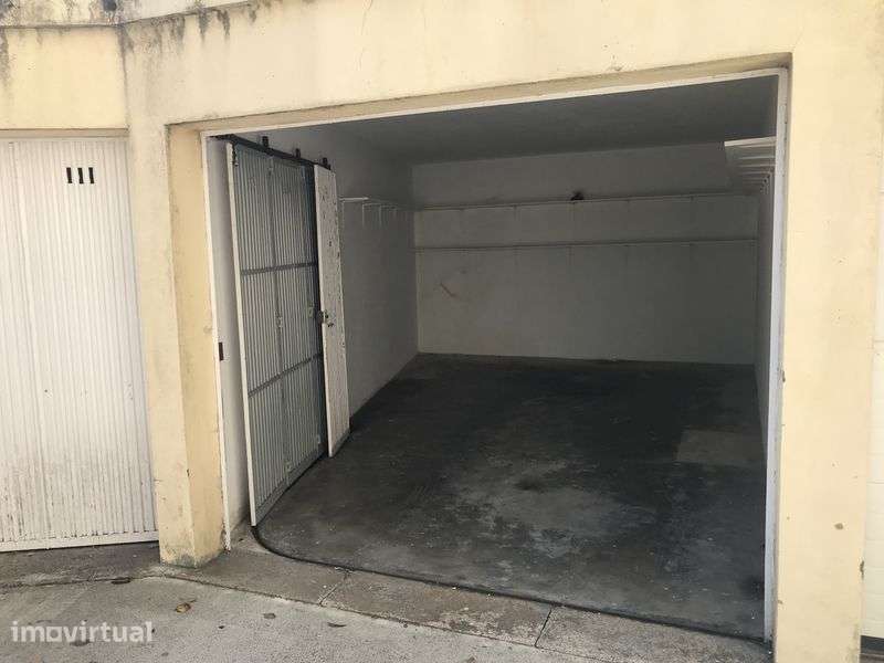 Garagem box fechada no centro do porto - Grande imagem: 2/3