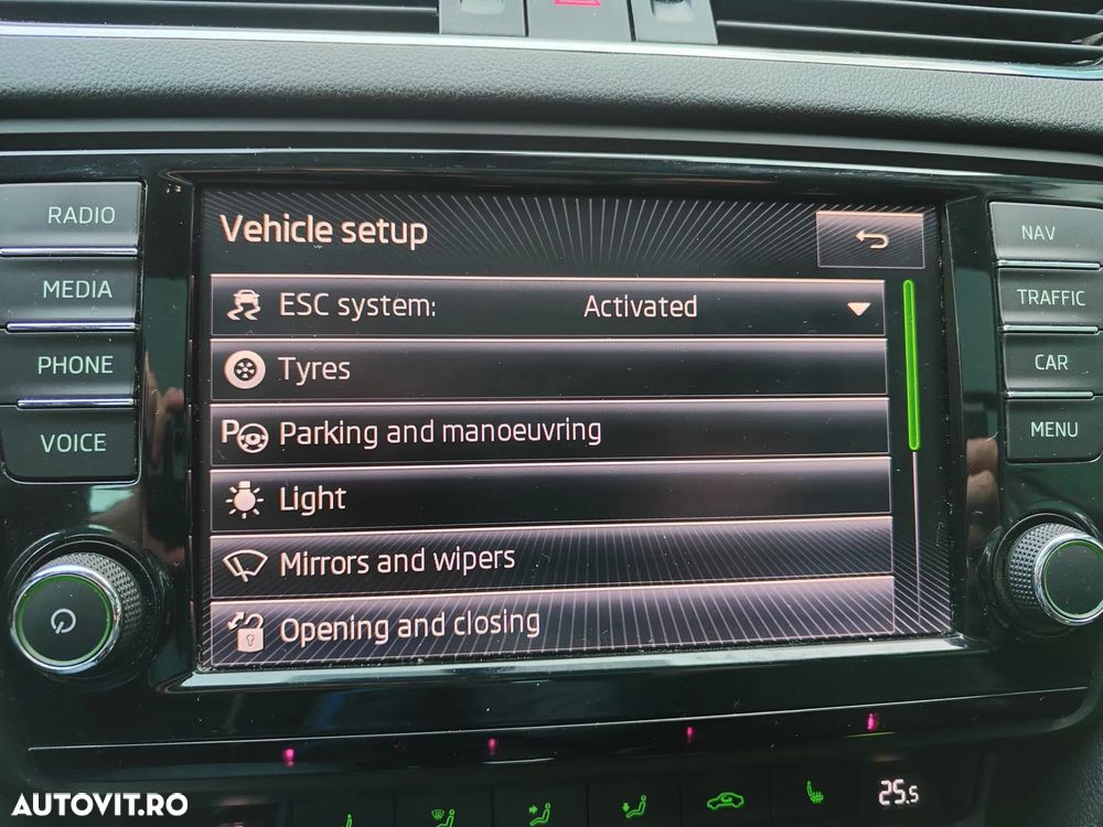 Skoda Octavia 1.6 TDI STYLE DSG - 25