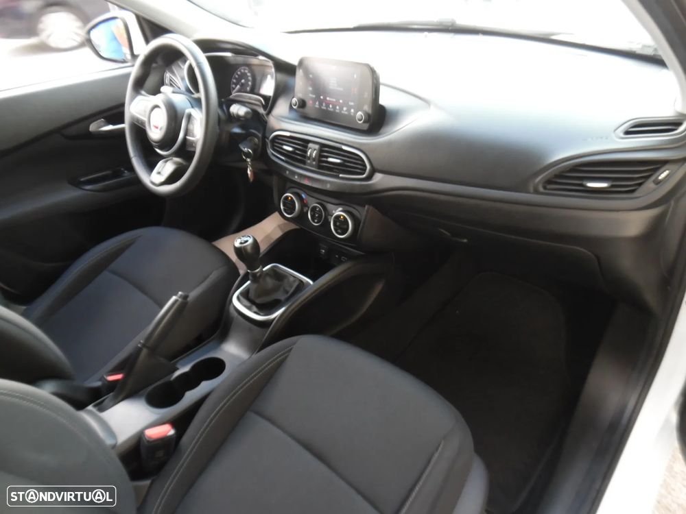 Fiat Tipo Station Wagon 1.0 GSE T3 City Life - 23