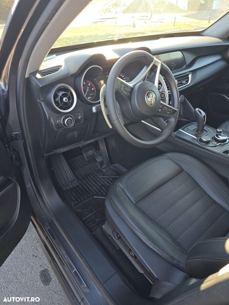 Alfa Romeo Stelvio - 9