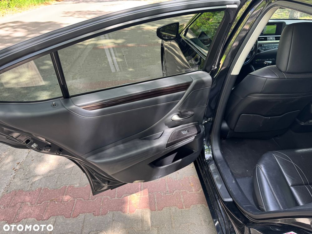 Lexus ES 300h Luxury Line - 17