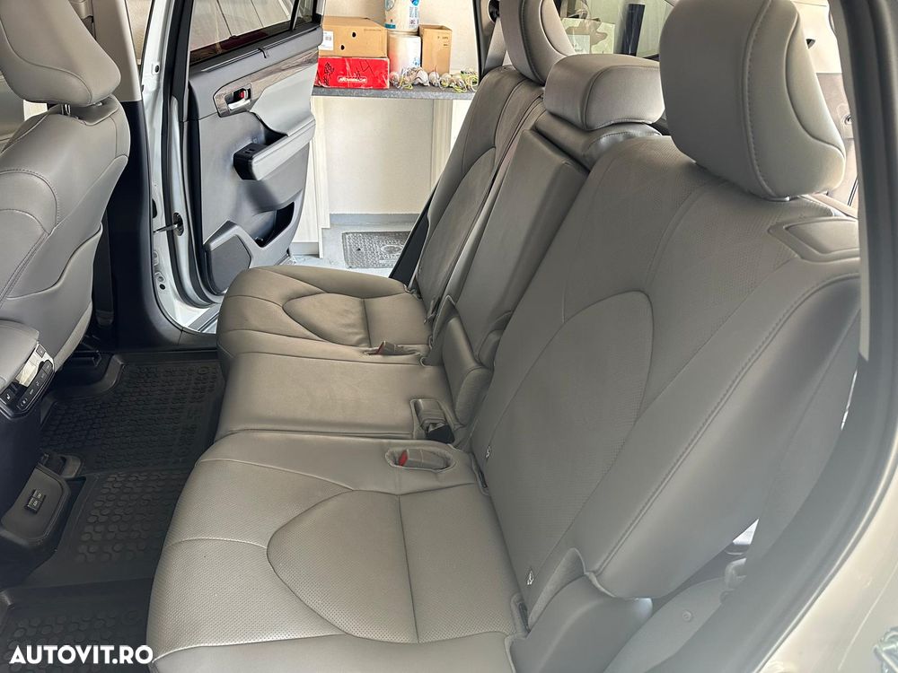 Toyota Highlander 2.5 L Dynamic Force 248CP Luxury Pearly - 23