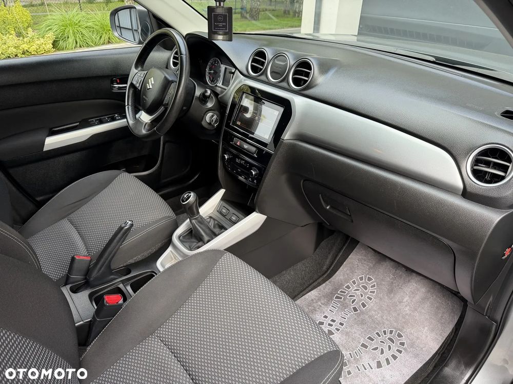 Suzuki Vitara 1.6 Premium 2WD - 24