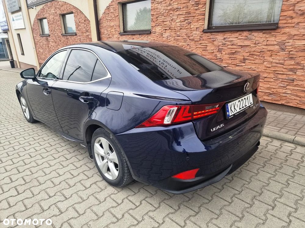 Lexus IS 300h Elegance - 10