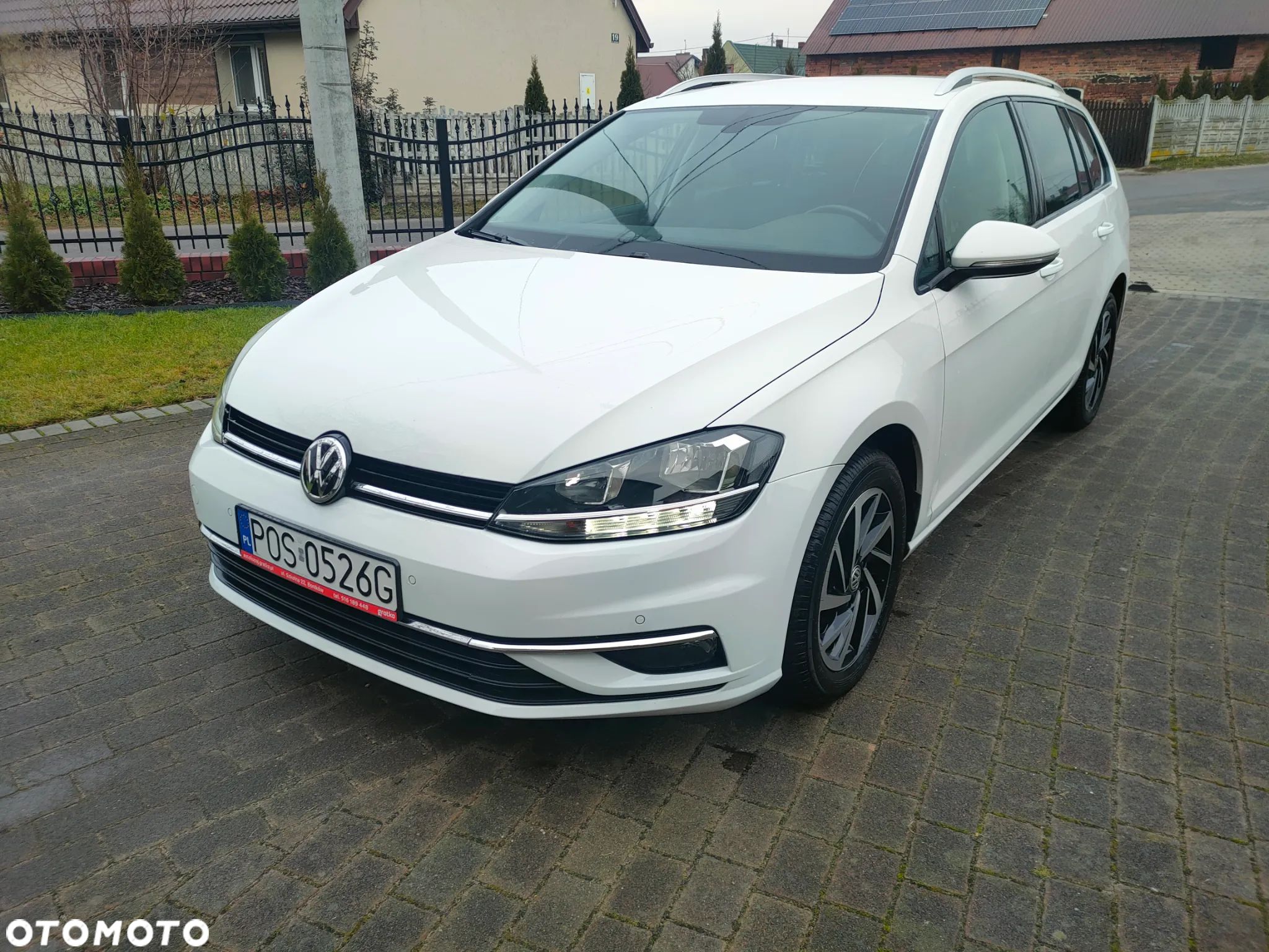 Volkswagen Golf - 1