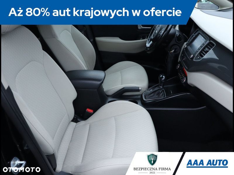 Kia Carens - 10